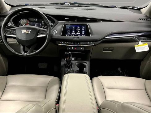 Certified 2023 Cadillac XT4 Luxury w/ Cold Weather Package AWD/4WD image 7