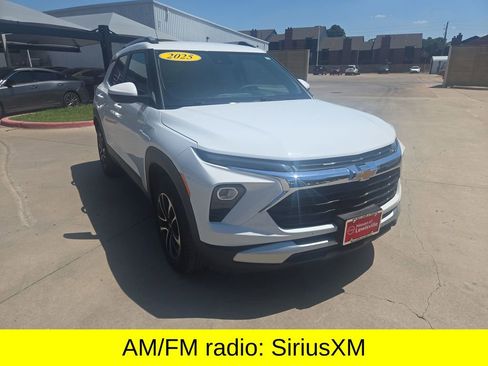 Used 2025 Chevrolet TrailBlazer LT AWD/4WD image 9