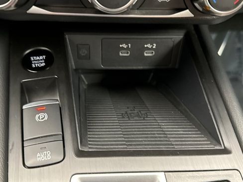 Used 2025 Nissan Kicks SV AWD/4WD image 16
