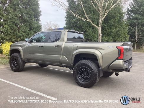 Used 2025 Toyota Tacoma TRD Sport image 10