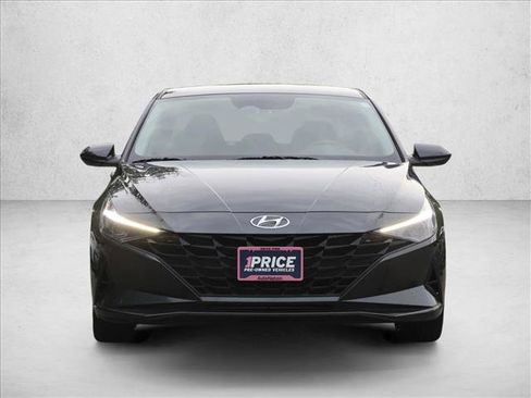 Certified 2021 Hyundai Elantra SEL FWD image 2