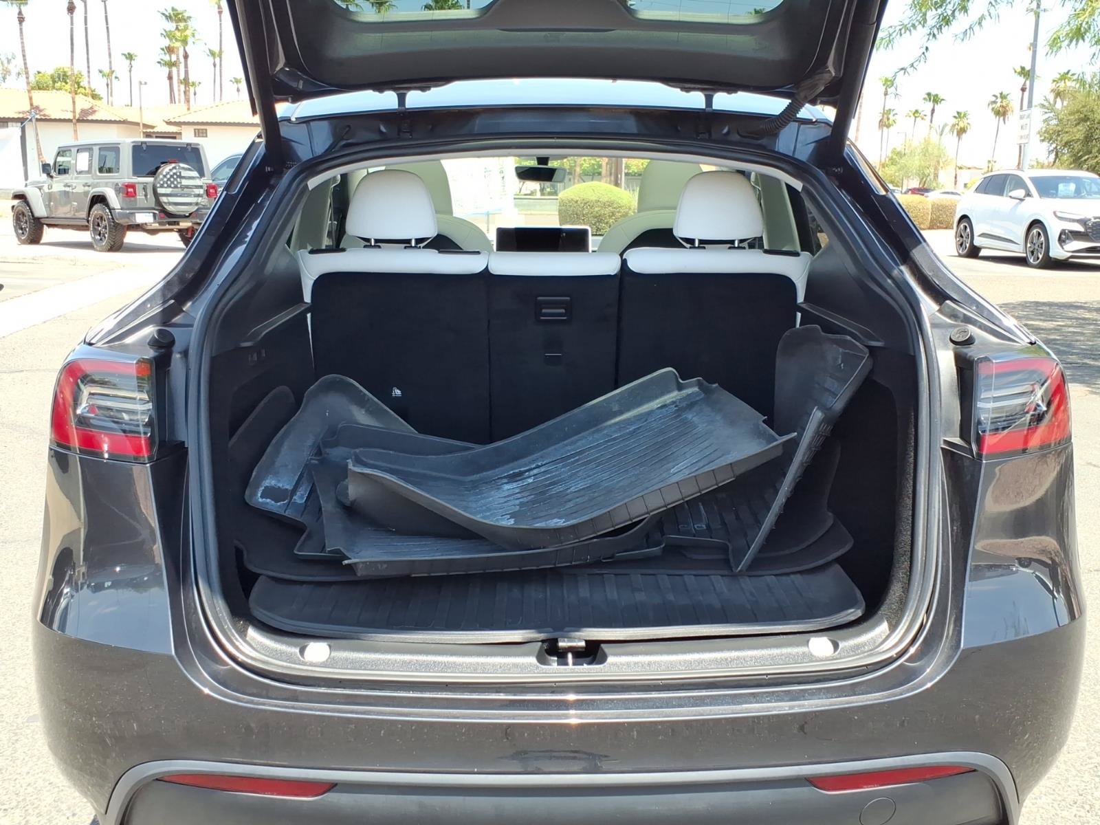 Used 2025 Tesla Model Y Long Range RWD image 17