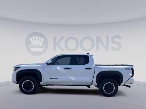 Used 2024 Toyota Tacoma TRD Off-Road image 2