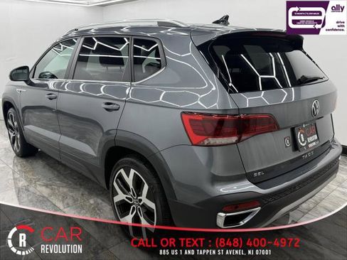 Used 2022 Volkswagen Taos SEL w/ Panoramic Sunroof Package image 4
