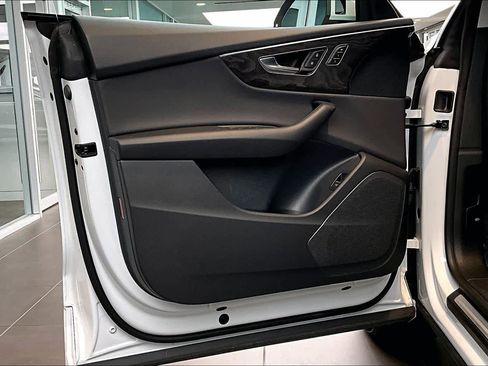 Certified 2023 Audi Q8 Premium image 22