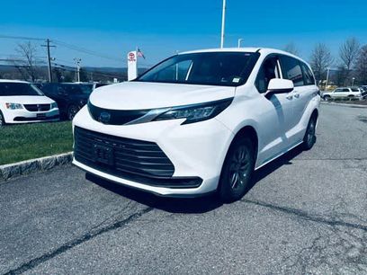 Used 2022 Toyota Sienna LE