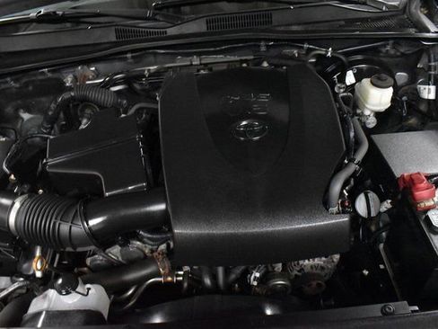 Used 2019 Toyota Tacoma SR w/ SR Convenience Package image 10