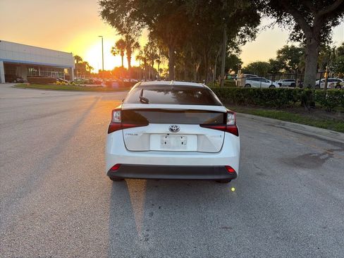 Used 2021 Toyota Prius LE FWD image 4