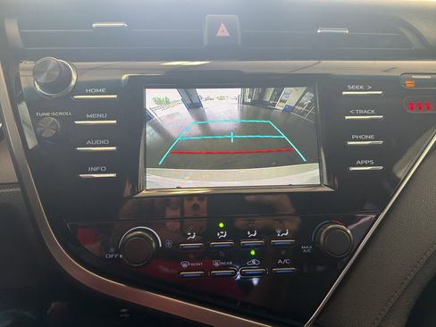 Used 2018 Toyota Camry LE FWD image 18