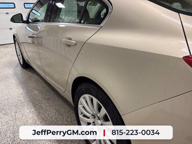 Used 2012 Buick Regal Leather FWD image 9