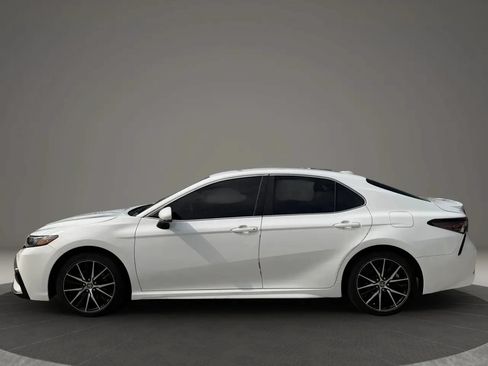 Used 2021 Toyota Camry SE FWD image 4