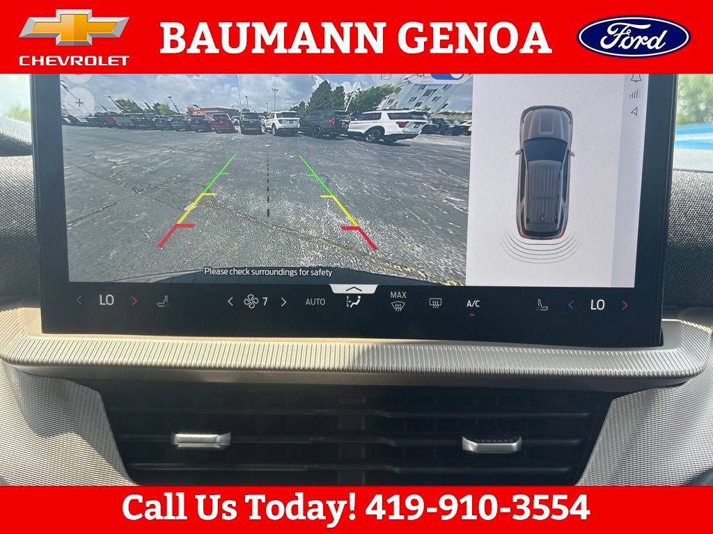 Used 2025 Ford Explorer Active AWD/4WD image 23