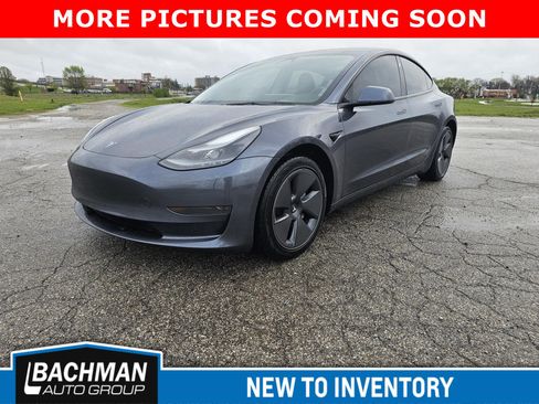 Used 2023 Tesla Model 3 Standard Range image 3
