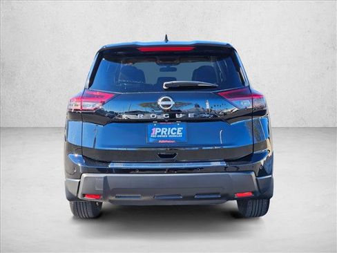 Used 2025 Nissan Rogue SV image 5