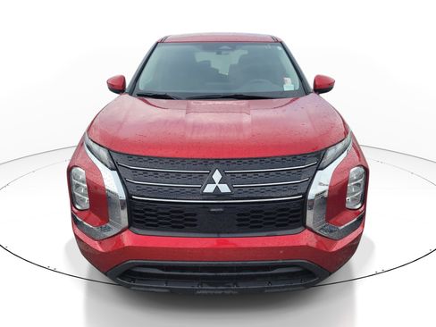 Used 2024 Mitsubishi Outlander ES FWD image 2