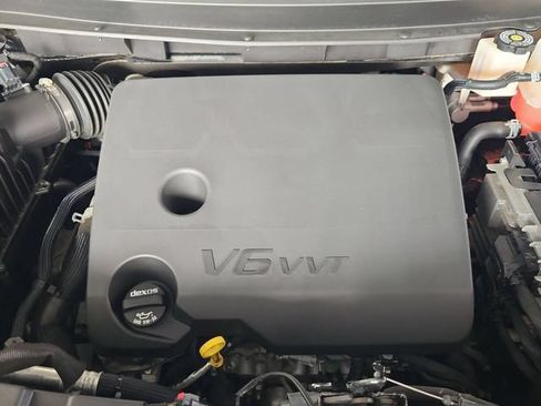Used 2023 Chevrolet Traverse RS FWD image 31