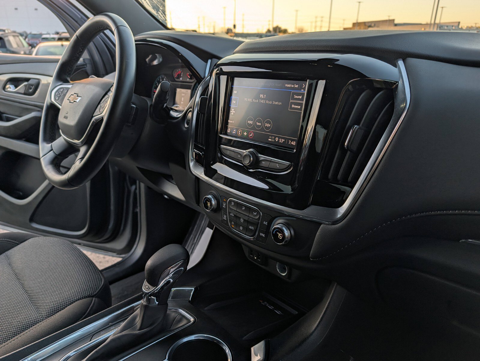 Used 2023 Chevrolet Traverse LT FWD image 26