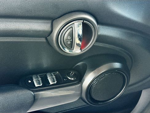 Used 2020 MINI Cooper 4-Door Hardtop w/ Storage Package image 17