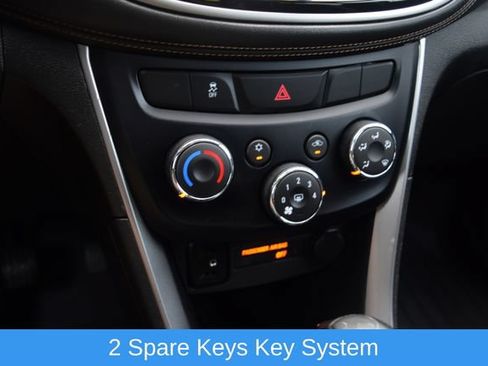 Used 2019 Chevrolet Trax LT w/ Sun & Sound Package AWD/4WD image 10