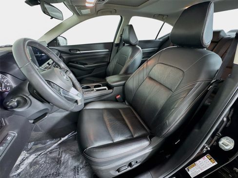 Certified 2023 Nissan Altima 2.5 SR w/ SR Premium Package FWD image 11