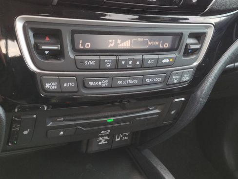 Used 2020 Honda Pilot Touring image 30