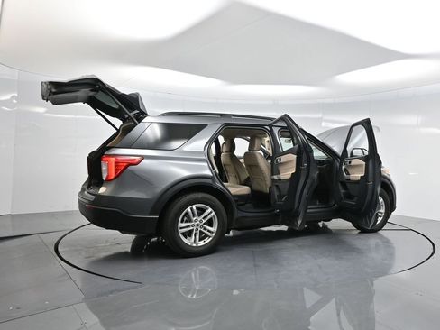 Used 2022 Ford Explorer XLT image 5