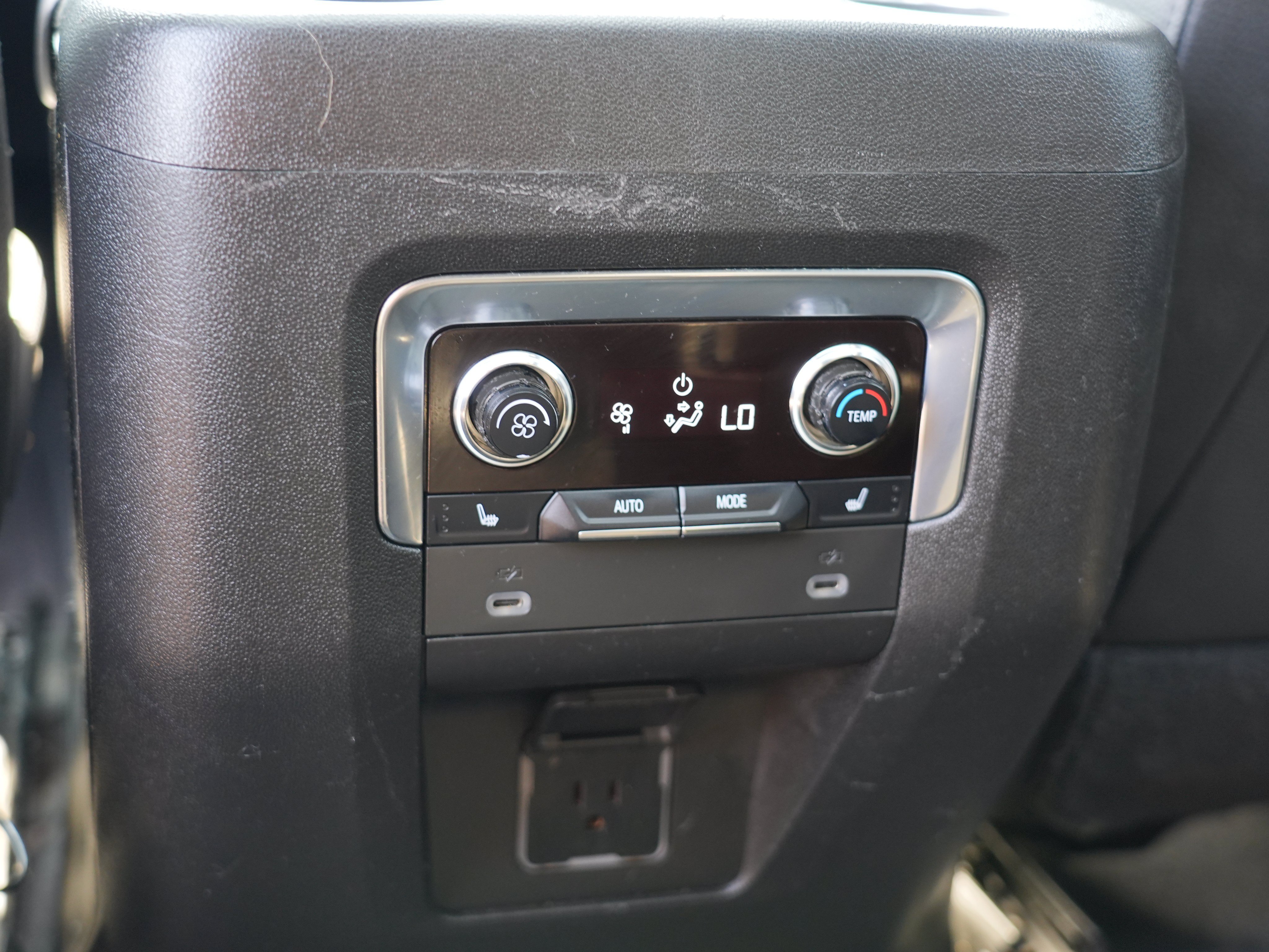 Used 2021 GMC Yukon XL Denali w/ Denali Premium Package AWD/4WD image 25