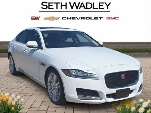 Used 2017 Jaguar XF Prestige RWD image 1