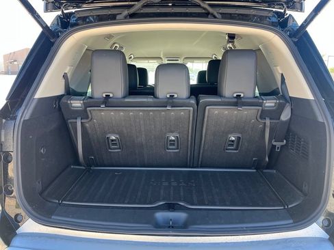 Used 2025 Nissan Pathfinder SL w/ Cargo Package FWD image 18