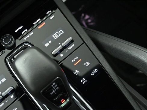 Used 2023 Porsche Cayenne Coupe image 38