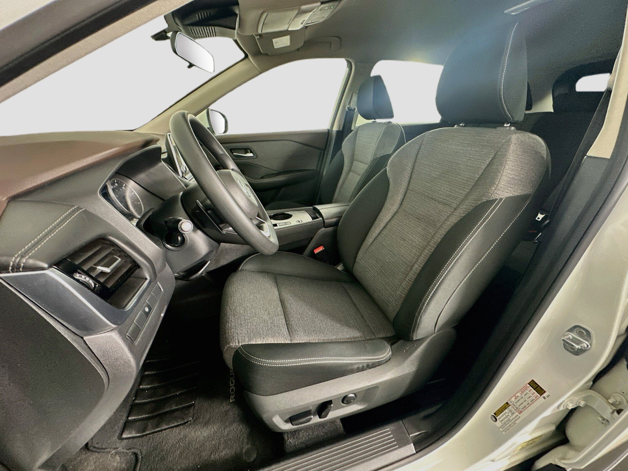Used 2021 Nissan Rogue SV FWD image 13