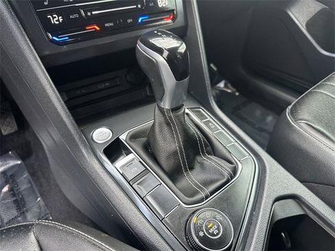 Used 2022 Volkswagen Tiguan SE image 16