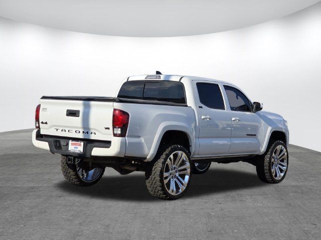 Used 2022 Toyota Tacoma SR5 w/ Technology Package AWD/4WD image 4