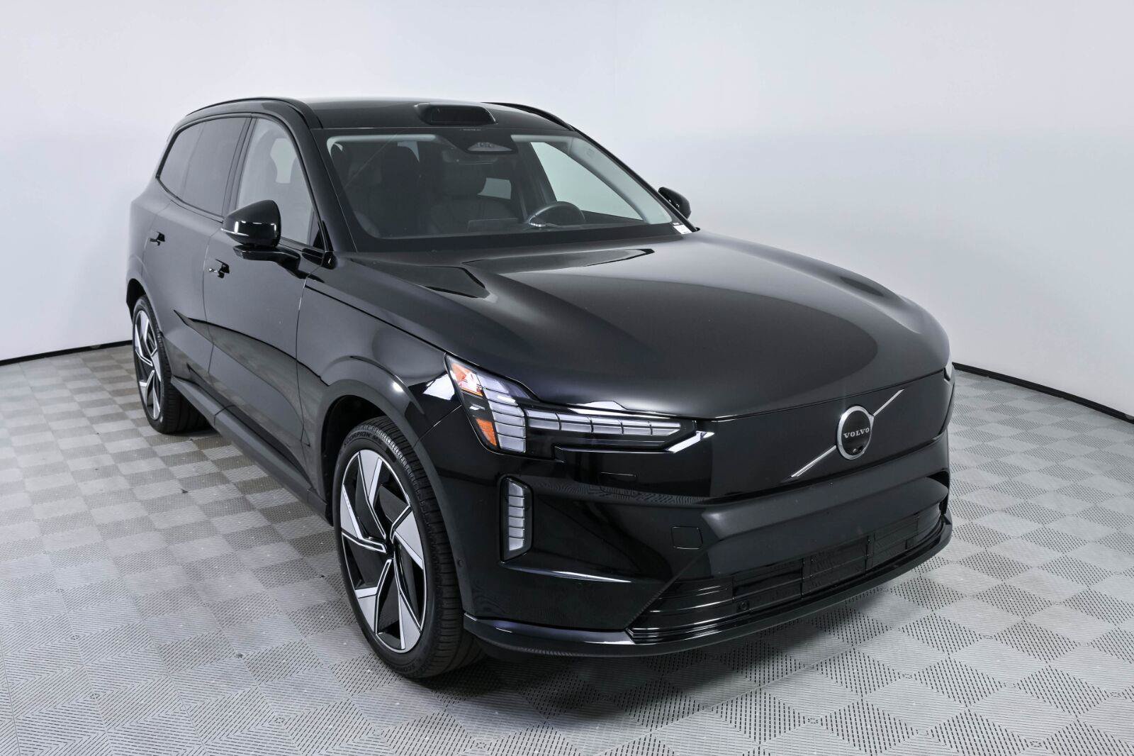 Certified 2025 Volvo EX90 Ultra AWD/4WD image 26