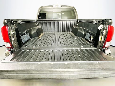 Used 2017 Toyota Tacoma TRD Off-Road image 27