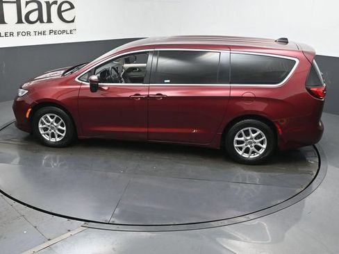 Used 2023 Chrysler Pacifica Touring-L FWD image 45