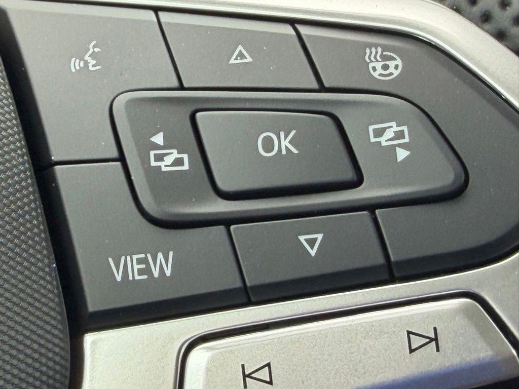 New 2026 Volkswagen GTI SE FWD image 17