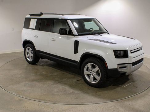 Used 2025 Land Rover Defender 110 S AWD/4WD image 7