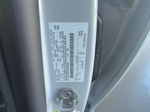 Certified 2025 Ford Escape SE w/ PHEV Premium Package FWD image 32