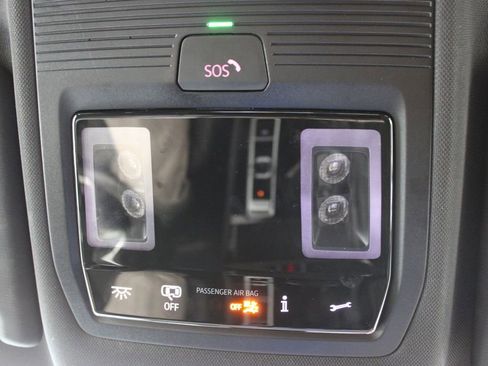 Used 2025 Volkswagen Atlas Cross Sport SE FWD image 32