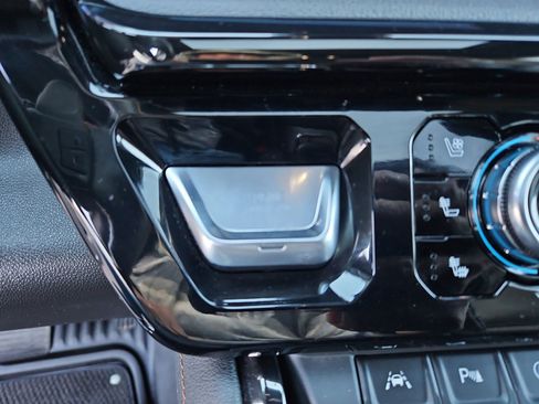 Used 2023 GMC Sierra 1500 AT4 w/ Technology Package image 23