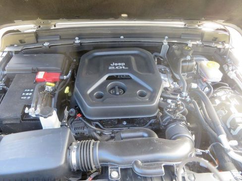 Used 2021 Jeep Wrangler Unlimited Sahara AWD/4WD image 21