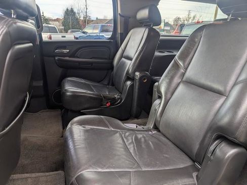 Used 2010 GMC Yukon XL Denali image 16