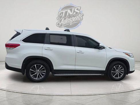 Used 2019 Toyota Highlander XLE FWD image 4