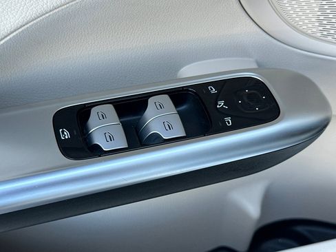 Used 2023 Mercedes-Benz C 300 Sedan image 13