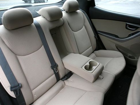 Used 2016 Hyundai Elantra SE image 13