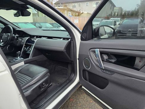 Used 2020 Land Rover Discovery Sport SE image 10