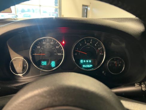 Used 2017 Jeep Wrangler Unlimited Sahara w/ Max Tow Package AWD/4WD image 12