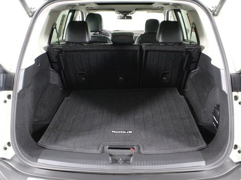 Certified 2021 Nissan Rogue SV w/ Premium Package FWD image 18