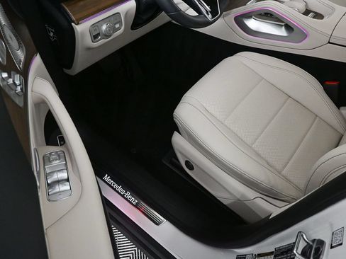Used 2026 Mercedes-Benz GLS 450 4MATIC image 7